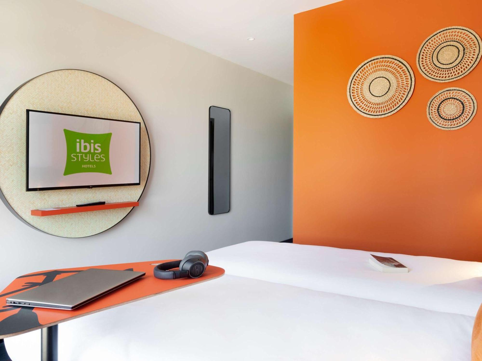 Ibis Styles Miramas Hotel Bagian luar foto