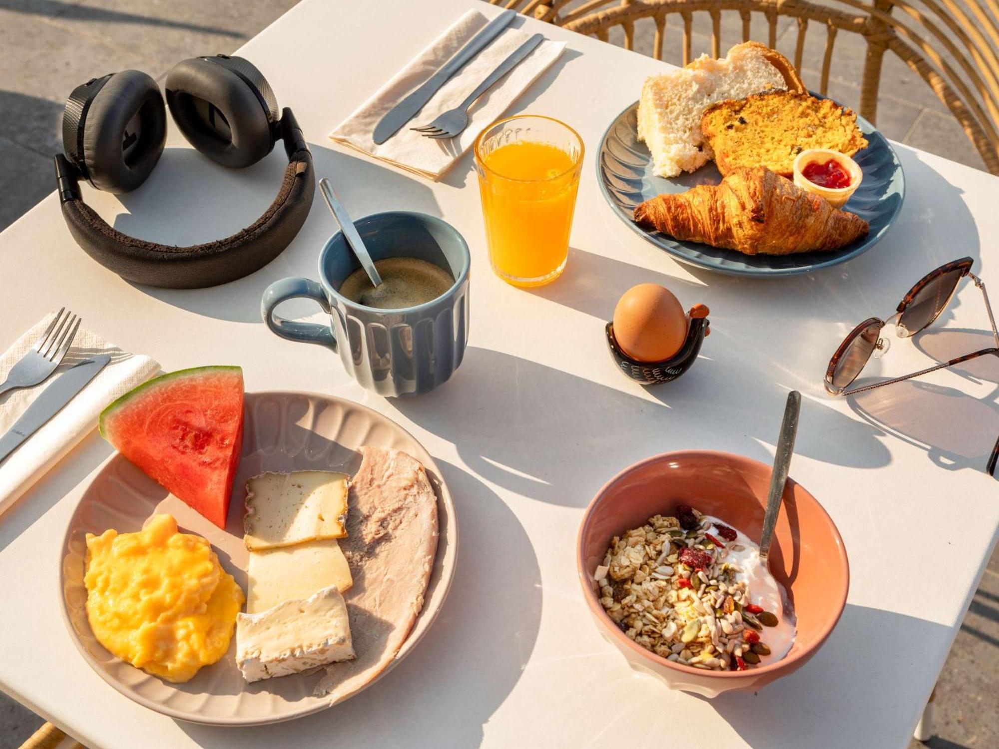 Ibis Styles Miramas Hotel Bagian luar foto