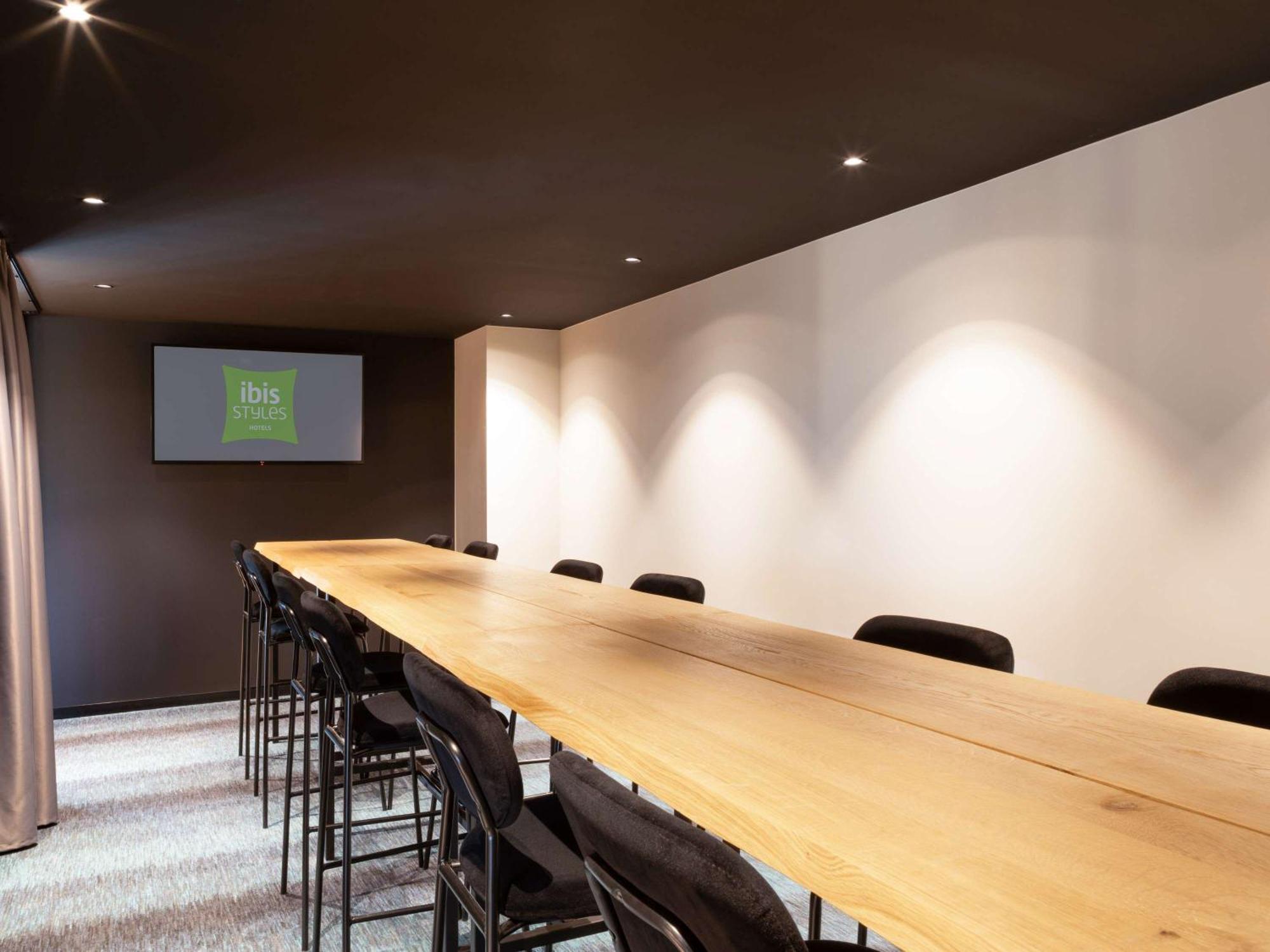 Ibis Styles Miramas Hotel Bagian luar foto