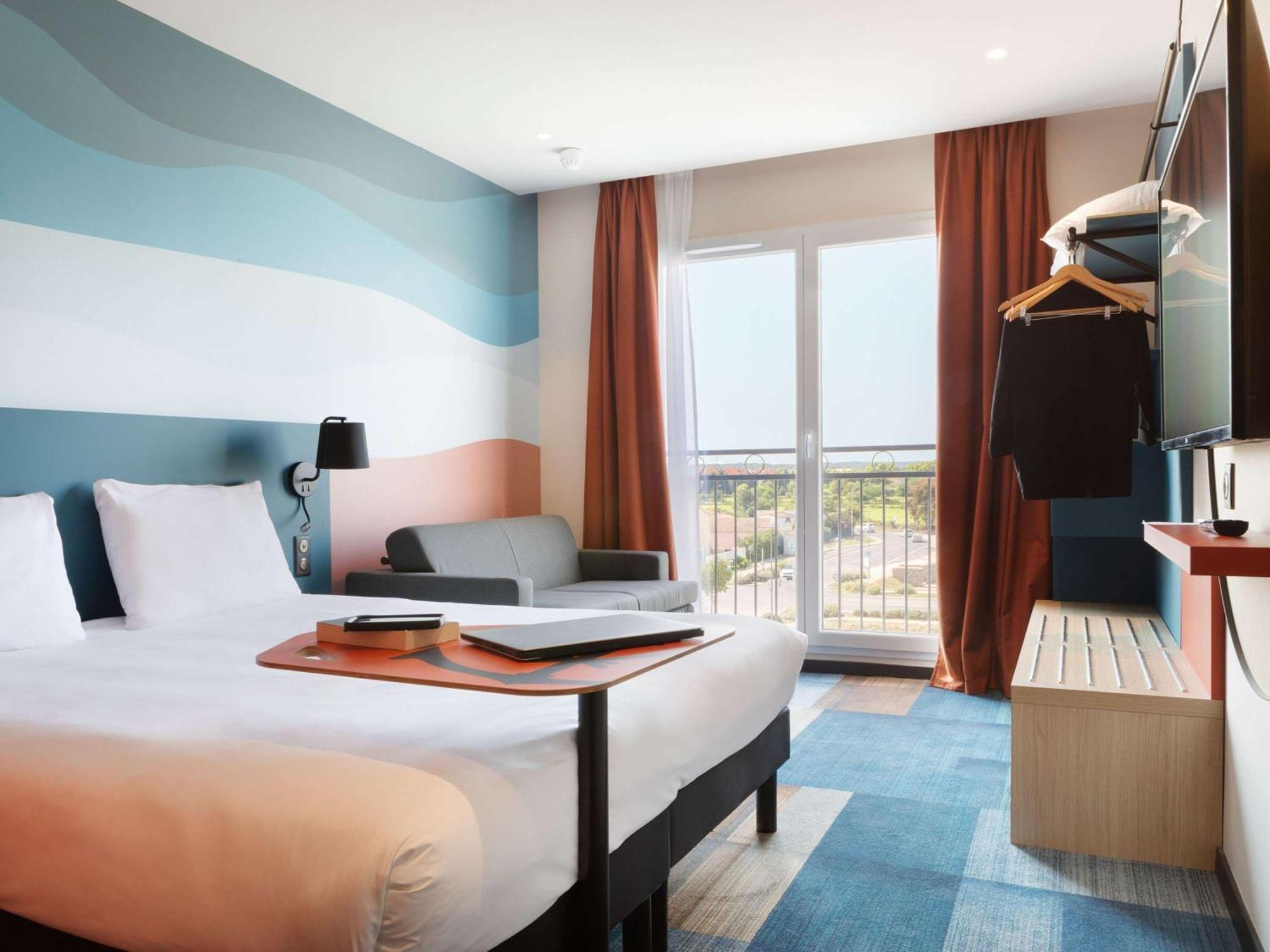 Ibis Styles Miramas Hotel Bagian luar foto