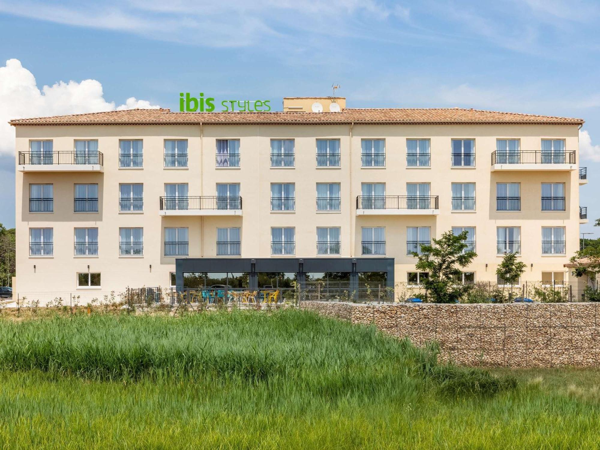 Ibis Styles Miramas Hotel Bagian luar foto