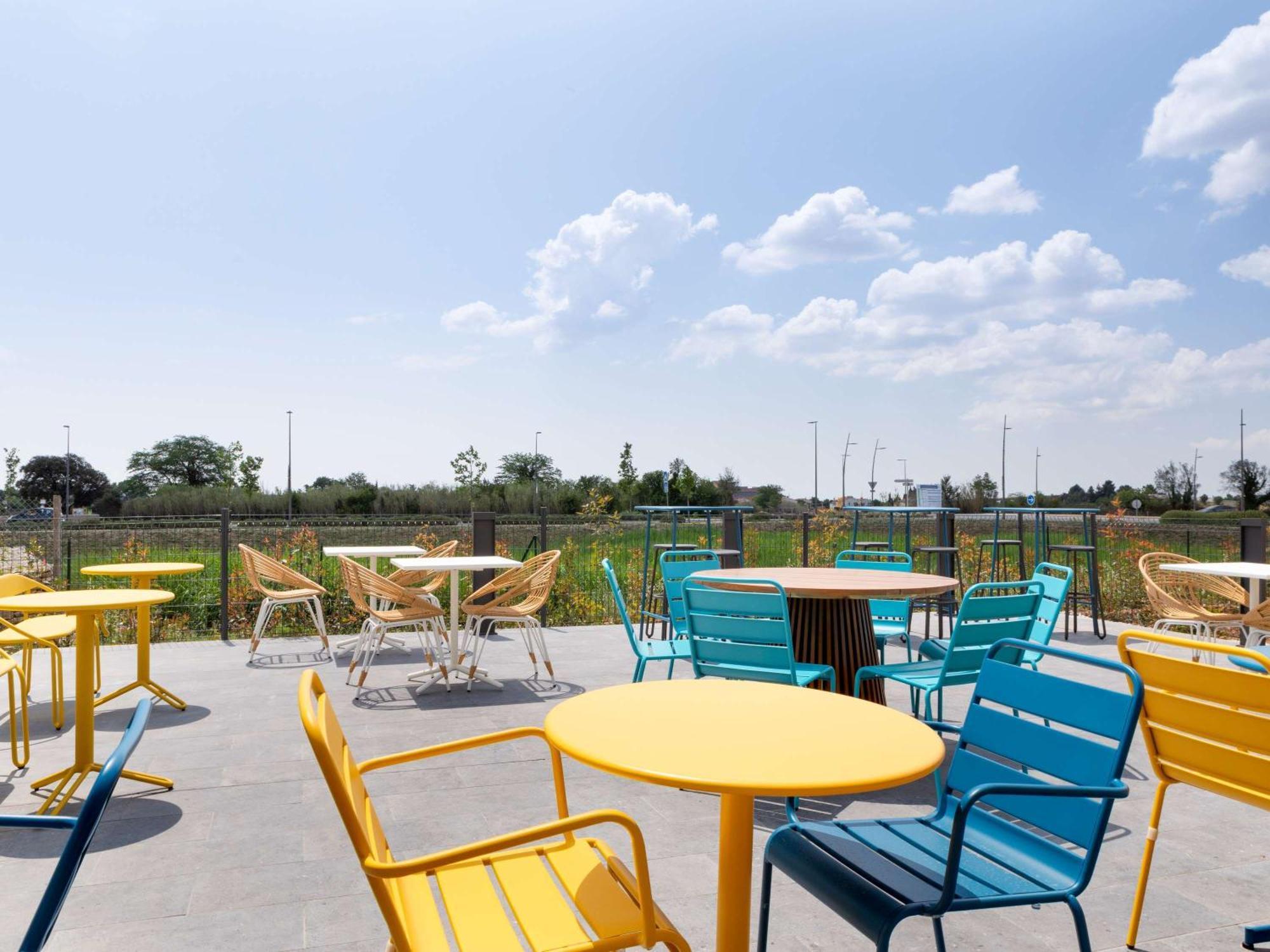 Ibis Styles Miramas Hotel Bagian luar foto